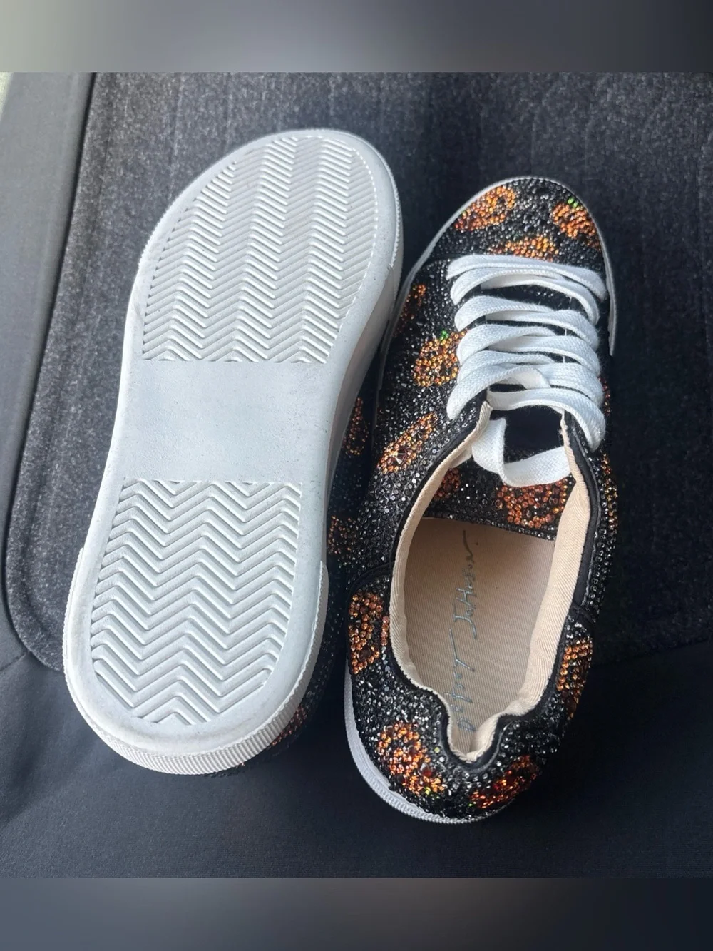 NEW Betsey Johnson Womens Size 6.5 Sidny Halloween Rhinestone Pumpkin Sneakers